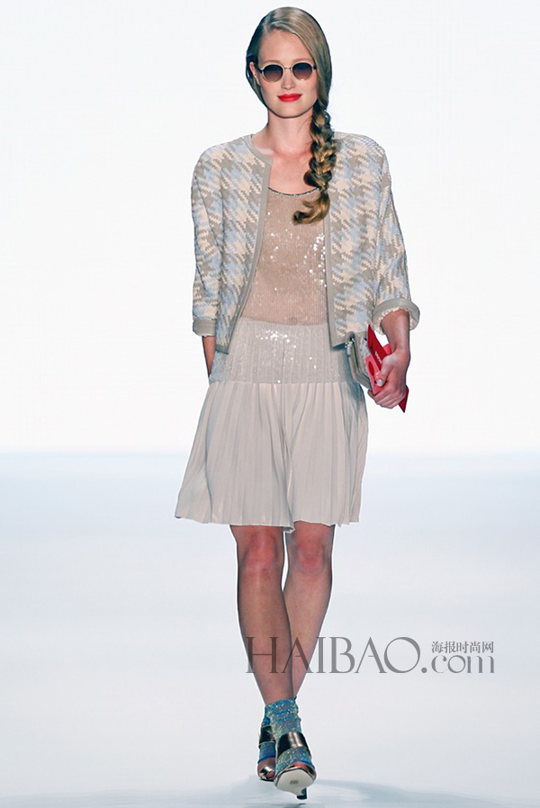 最新女星穿内衣现身纽约时装周女星 纽约时装